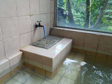 加温無し源泉を浴槽に注ぐ蛇口