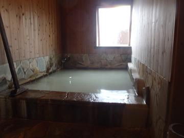 新家族湯(右)の写真